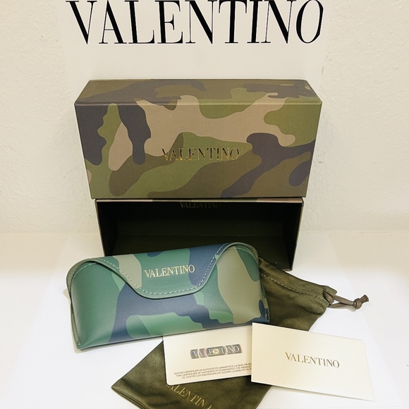 NEW VALENTINO Camouflage Collection Glasses Case - Picture 1 of 1